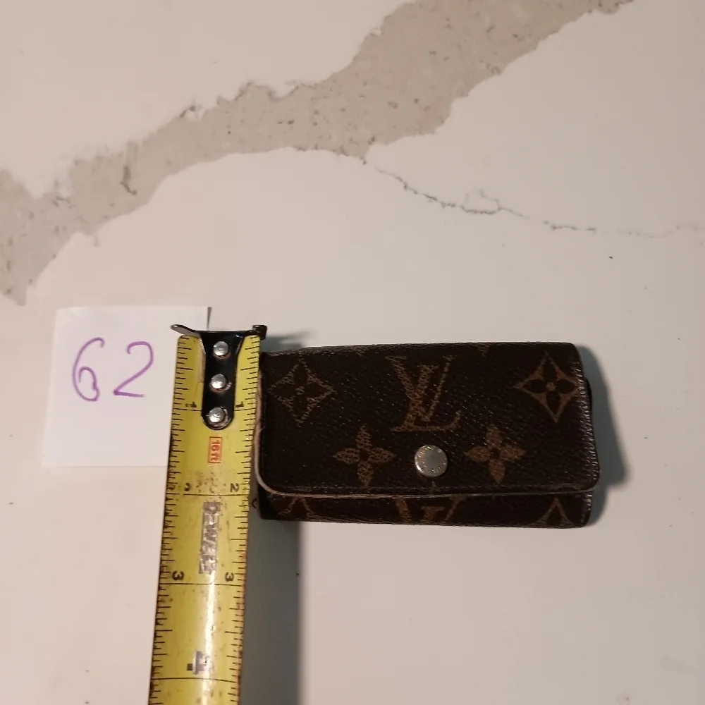 Authentic LOUIS VUITTON Monogram Multicles 4 Key Case - Picture 13 of 13